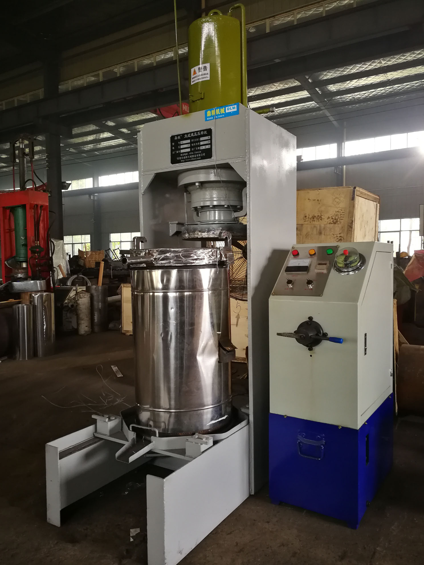 不銹鋼超高壓立式液壓壓榨機，果汁壓榨機，果渣壓榨機，藥材壓榨，油渣處理，白土壓榨